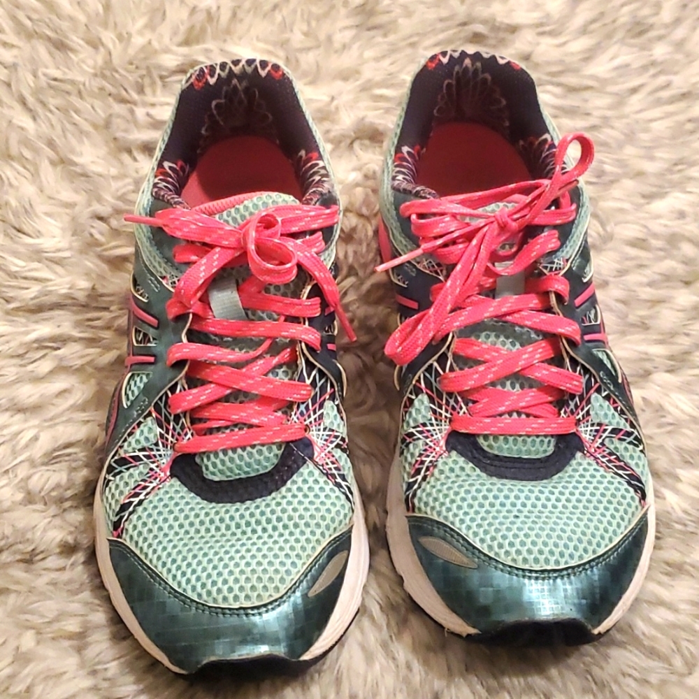 ASICS gel size 8.5 color blue and pink
